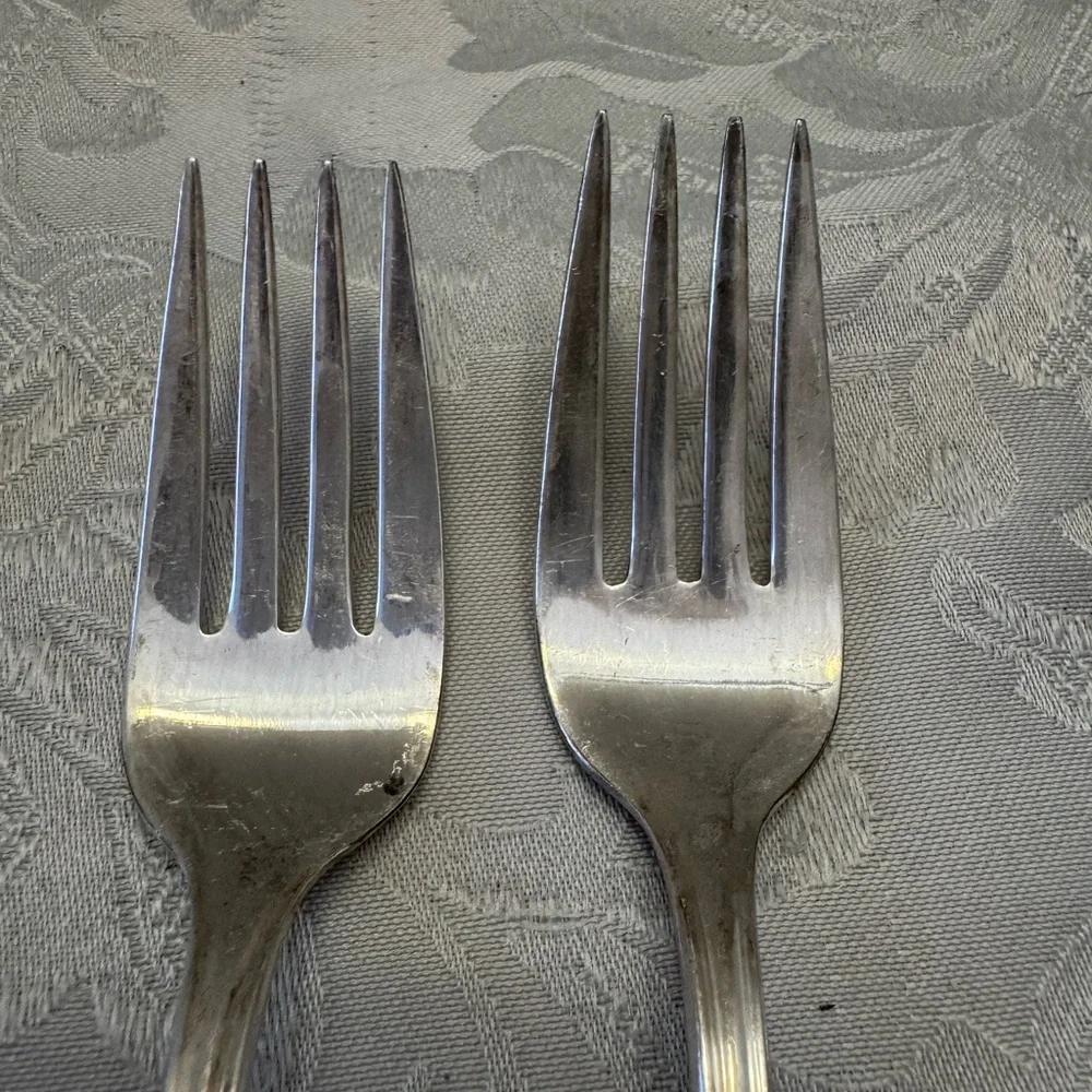 Vintage WM Rogers 1951 Magnolia Inspiration Extra Plate 6 Individual Salad Forks